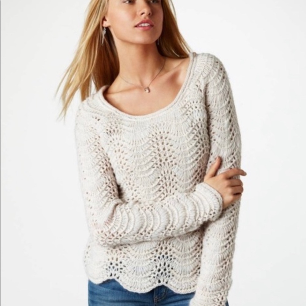 American Eagle Scalloped Hem Sweater
